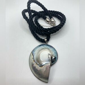 Vtg Nautilus Shell Huge Pendant Pendant On Thick Rope 3” Pendant 33” Rope